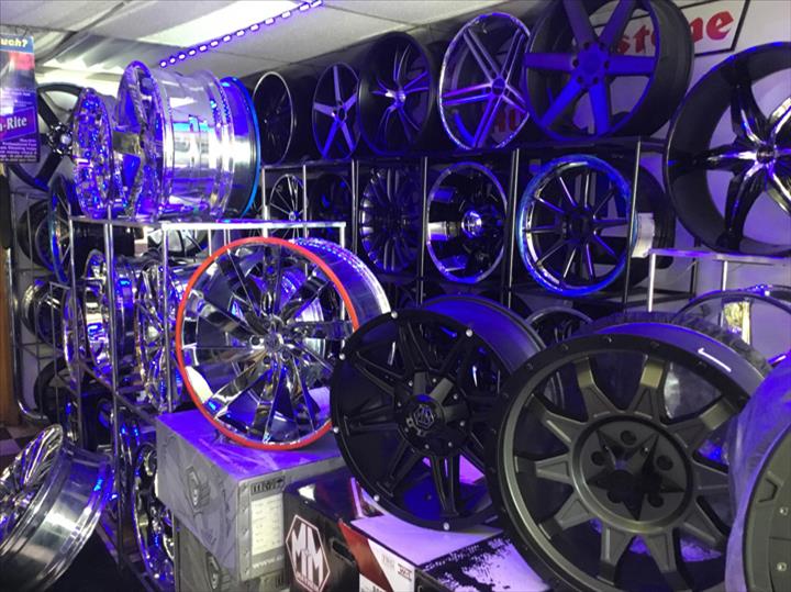 Chihuahua Tire Shop Aurora, IL